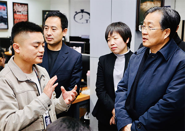 河北省委宣傳部副部長呂新斌、張家口市宣傳部部長張春生，視察塞上團隊。